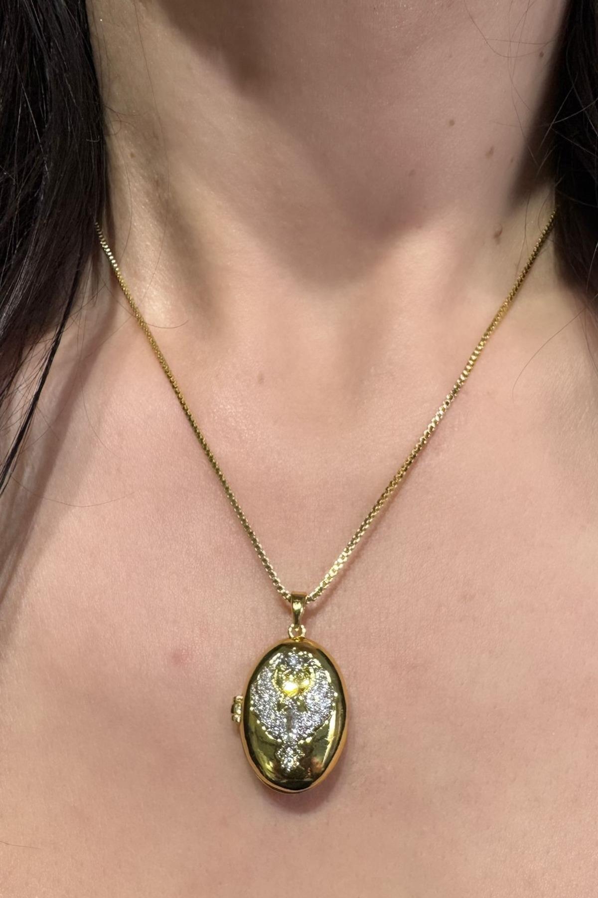 Medallion pendant