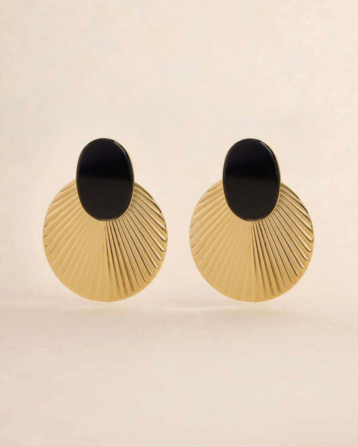 Gold fan pleated earrings